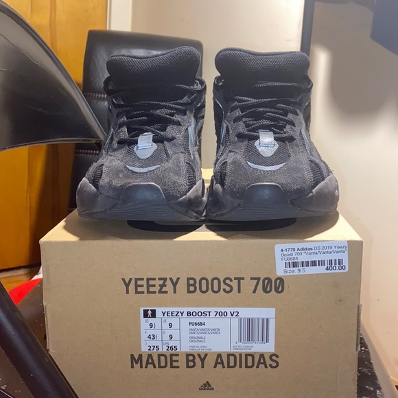 Yeezy Boost 700 V2 “Vanta” - Picture 2 of 9